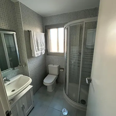 Magnifica Ubicacion ,amplio ,luminoso, A 50 M De La Playa *