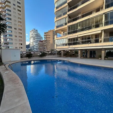 Magnifica Ubicacion ,amplio ,luminoso, A 50 M De La Playa *