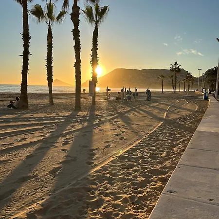 Magnifica Ubicacion ,amplio ,luminoso, A 50 M De La Playa Κάλπε