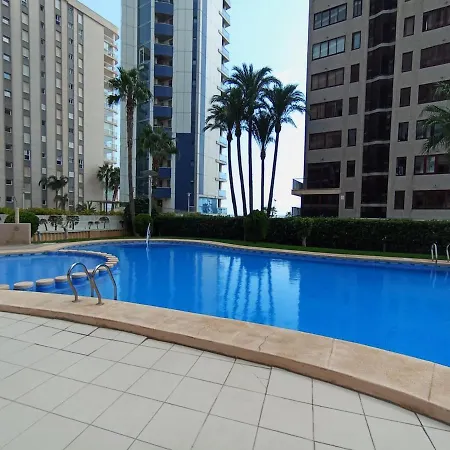 Apartamento Magnifica Ubicación ,amplio ,luminoso, A 50 M De La Playa