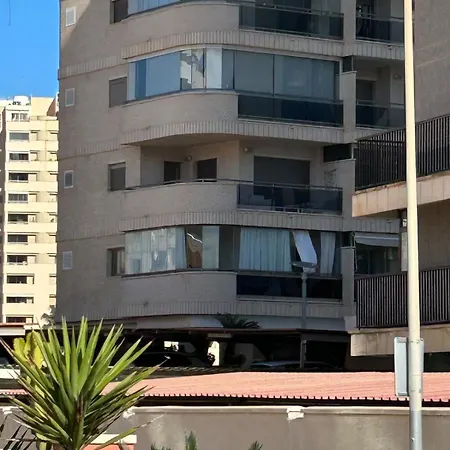 Magnifica Ubicacion ,amplio ,luminoso, A 50 M De La Playa *