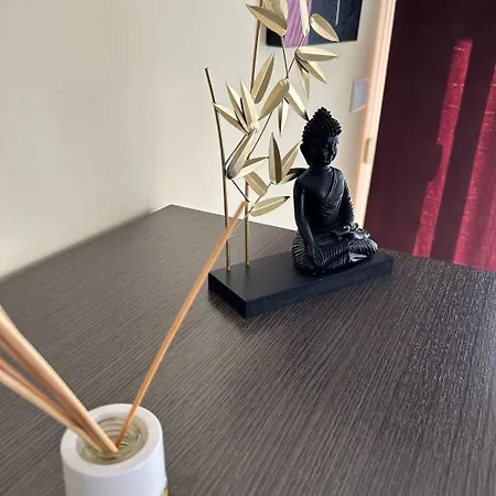 Magnifica Ubicacion ,amplio ,luminoso, A 50 M De La Playa *