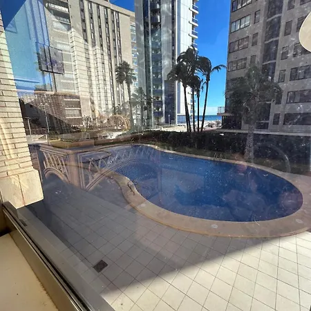 Magnifica Ubicacion ,amplio ,luminoso, A 50 M De La Playa *