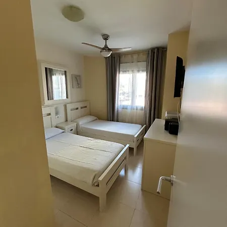 Magnifica Ubicacion ,amplio ,luminoso, A 50 M De La Playa *