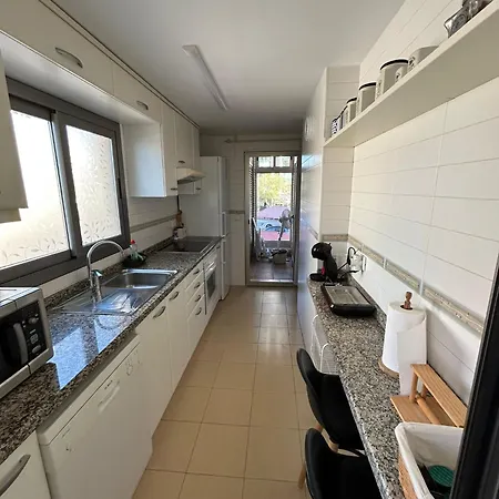 Magnifica Ubicación ,amplio ,luminoso, A 50 M De La Playa Apartamento *