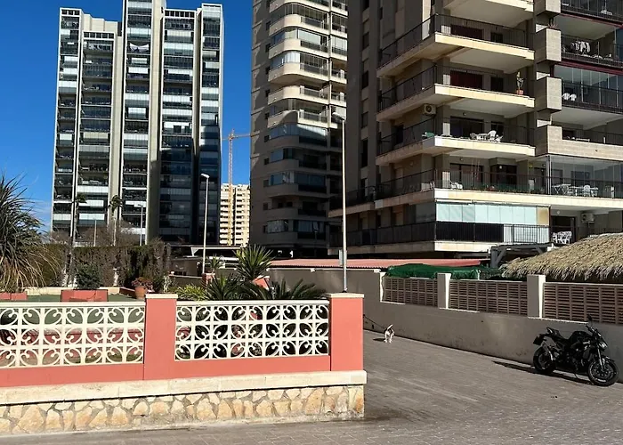 Magnifica Ubicacion ,amplio ,luminoso, A 50 M De La Playa *