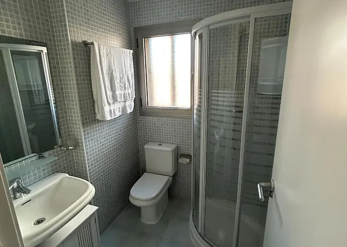 Magnifica Ubicacion ,amplio ,luminoso, A 50 M De La Playa *