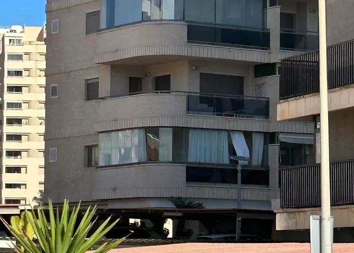 Magnifica Ubicacion ,amplio ,luminoso, A 50 M De La Playa *