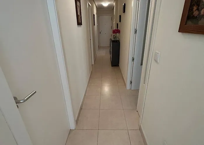 Magnifica Ubicacion ,amplio ,luminoso, A 50 M De La Playa *