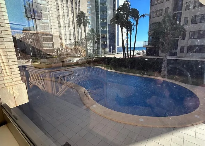 Magnifica Ubicacion ,amplio ,luminoso, A 50 M De La Playa *