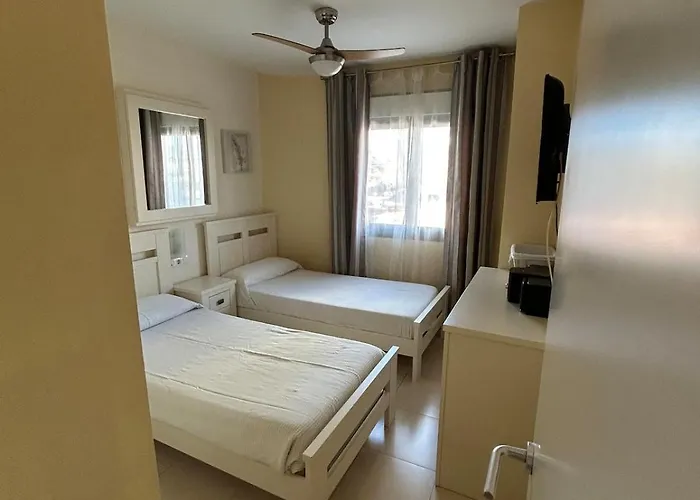 Magnifica Ubicacion ,amplio ,luminoso, A 50 M De La Playa *