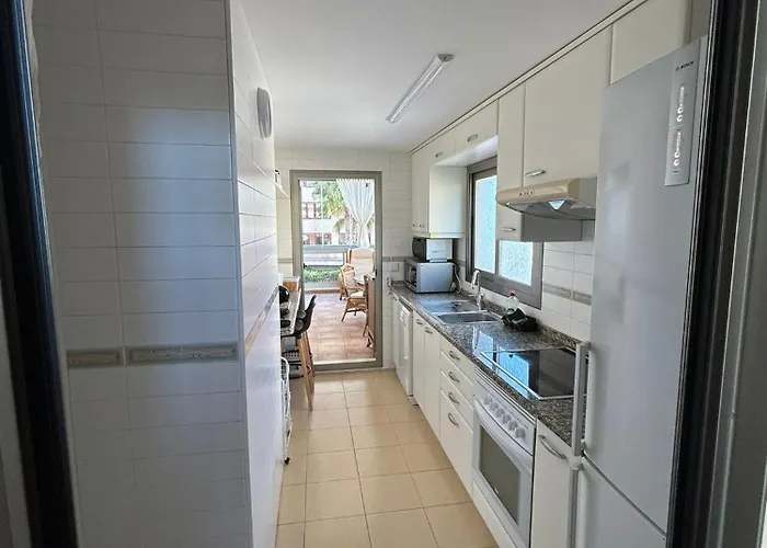 Magnifica Ubicacion ,amplio ,luminoso, A 50 M De La Playa *