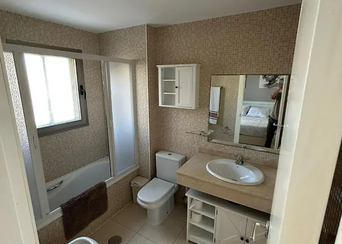 Magnifica Ubicacion ,amplio ,luminoso, A 50 M De La Playa *