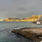 Magnifica Ubicacion ,amplio ,luminoso, A 50 M De La Playa קלפה